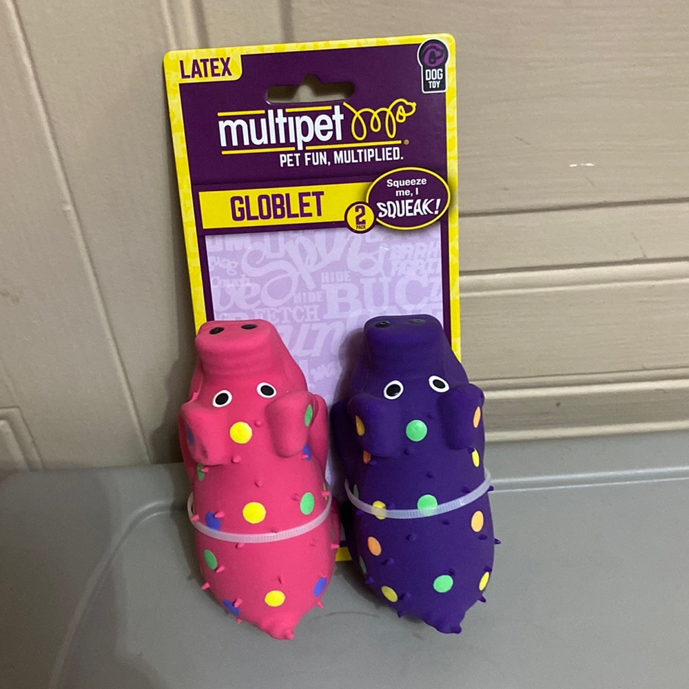 - Mu+and silicone pigs. set With Squeaker